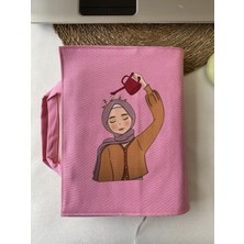 Dutt Dikim Pembe Başını Sulayan Kız Baskılı 20*26 cm Orta Boy Kur\'an-I Kerim Kılıfı ve Tablet Kılıfı Su Itici Özellikli