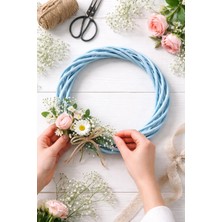 Özgürce Renkli Hasır Kapı Süsü, 25 Cm, Dekoratif Çelenk, Canlı ve Şık Tasarım