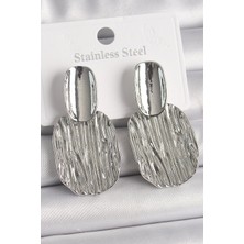 Yıldız Ticaret Mey Ithalat® Pirinç Gümüş Renk Işlemeli Kare Plaka Model Kadın Küpe