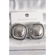 Yıldız Ticaret Mey Ithalat® Pirinç Gümüş Renk Işlemeli Kare Model Kadın Küpe