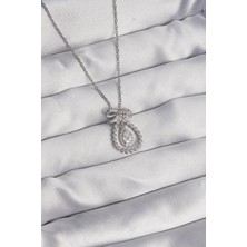 Yıldız Ticaret Mey Ithalat® 316L Çelik Gümüş Renk Fiyonk Detaylı Zirkon Taşlı Damla Model Kolye