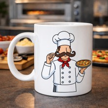 Paxteks Pizza Ustası Tasarımlı Porselen Kupa Model 165 – Aşçı Temalı Kahve Kupası – Pizza Sevenlere Hediye – Şef Desenli Beyaz Kupa