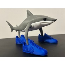 3D Baskı Zamanı Ayakkabılı Köpekbalığı Figürü - 3D Yazıcı Sürrealist Biblo - Mavi Sneakerlı Köpekbalığı Heykelcik