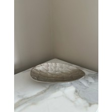 Özgürce 32 cm Metal Döküm Dekoratif Tabak, Şık ve Zarif Aksesuar