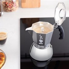 Naque Bialetti - Brikka Indüksiyon: 4 Cups Ocak Üstü Bol Köpüklü Espresso Pişirici - 170ML - Alt Hazne: Dış Paslanmaz Çelik Iç Alüminyum - Patentli Güvenlik Valfi - Indüksiyon Ocak Türleri Için Uygundur