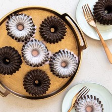 Naque Nordic Ware Backform Brilliance Bundtlette Pan Alüminyum Altın, 38 cm x 22,2 Cm, Nw 93377