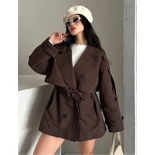 Vess Moda Rüzgarlık Detaylı Ön ve Arka Yeleli Kısa Trençkot
