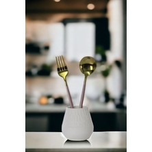 Özgürce Modern Beyaz Tezgah Üstü Dik Kaşıklık, Şık ve Fonksiyonel Dekorasyon
