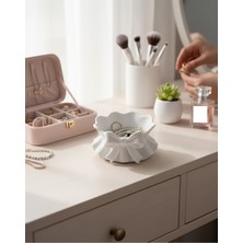 Özgürce Fiyonk Detaylı Estetik Takı ve Anahtar Tepsisi, Şık ve Kullanışlı Dekorasyon