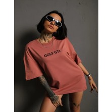 Efnaz Style Oversize Baskılı Tişört – Golf Gtı Retro Araba Desenli, Ön - Arka Dijital Baskı, Sokak Modası Stil- Gül Kurusu