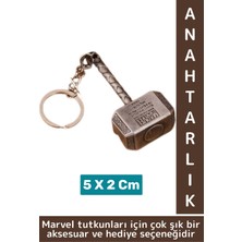 Özgürce Şık ve Detaylı Marvel Figürü Anahtarlık, Oynar Başlıklı, Dekoratif Tasarım