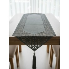 Minoza Sultan Model Kadife Kumaş Tül Detaylı Püsküllü Dekoratif Masa Örtüsü Runner