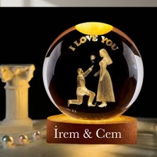Keyfim Shop Kişiye Öze Büyük Boy Işıklı Ahşap Kaideli 8 cm Cam Küre 3D Romantik Teklif Temalı