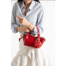 Özüm Çanta Kadın Charm Hediyeli El Kol ve Omuz Çapraz Çanta Kırmızı