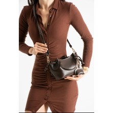 Özüm Çanta Kadın Charm Hediyeli El Kol ve Omuz Çapraz Çantası Kahverengi