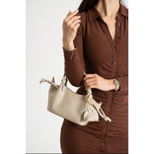 Özüm Çanta Kadın Charm Hediyeli El Kol ve Omuz Çapraz Çanta Ten