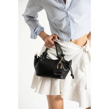 Özüm Çanta Kadın Charm Hediyeli El Kol ve Omuz Çantası Siyah