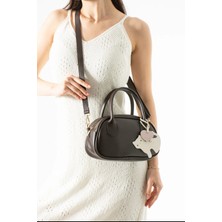 Özüm Çanta Kadın Kedi Charm Hediyeli Kol Omuz Çapraz Çanta Kahverengi