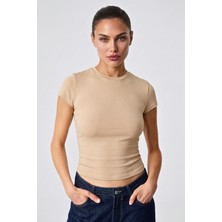 Guaraz Kadın Bej Esnek Kumaşlı Vücuda Oturan Slim Fit Bisiklet Yaka Basıc T-Shirt