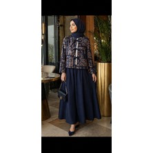 Esra Butik Lacivert Desenli Dabıl Kumaş Etekli Tesettür Takım – Bağlama Detaylı Kısa Ceketli Şık Ikili Takım