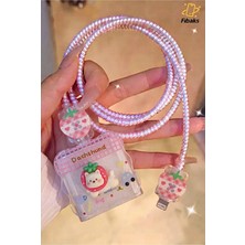 Fibaks iPhone 18W/20W/25W Şarj Aleti Koruyucu Adaptör Kılıfı Kablo Sarıcı Set Çilek Kostümlü Köpek Tasarım