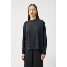 Kadriye Baştürk Modal Cupra Yırtmaçlı Kısa Sweatshirt Siyah