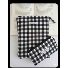 İkizel Butik Su Geçirmez Puf Kitap & Tablet Kılıfı 27X22 cm – Elyaf Dolgulu Koruyucu Kılıf + Fermuarlı Kalemlik Set (Siyah Pötikare)