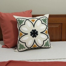 Hd Home Collection Keten Kumaş Geometrik Seri Siyah-Çağla Yeşil Detay Punch Kırlent Kılıfı 43*43 cm