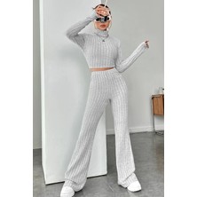 Kadın Gri Çizgili Boğazlı Crop Top ve Yüksek Bel Pantolon Takım L - XL Rahat Tasarım ile Şıklık