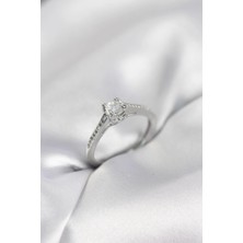 Yıldız Ticaret Mey Ithalat® Tek Taş Gümüş Renk Zirkon Taşlı Model Kadın Yüzük