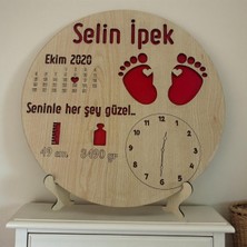 PremiumPort Yeni Doğan Isime Özel Ahşap Doğum Panosu, Ayak Izli Hediye Standlı