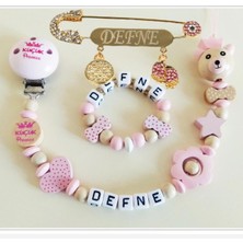 PremiumPort Sevimli Bebek Emzik Zinciri ve Pembe Taşlı Yaka Iğnesi Seti