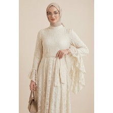 Moda Morfo Çiçek Desenli Güpür Dantelli Kolu Volanlı Kemerli Astarlı Elbise -Açık Vizon