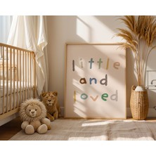 Pegziz Çocuk Odası Little And Loved Yazılı Tablo Doğal Ahşap Çerçeveli Duvar Tablosu