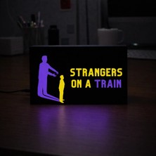 Gişe Arts Masa Lambası - Strangers On A Train (Trendeki Yabancılar) Adaptörlü Dekoratif & Hediyelik Lamba