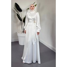 Merven Akyüz Crimson Rose Yandan Tokalı Saten Abiye Beyaz
