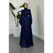 Merven Akyüz Crimson Rose Yandan Tokalı Saten Abiye Lacivert