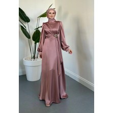 Merven Akyüz Crimson Rose Yandan Tokalı Saten Abiye Gül Kurusu