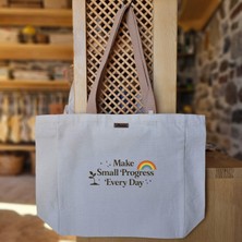 Bumudur Aksesuar Kahverengi Logo Detayı ile Gökkuşağı Stili Tasarımı Modern ve Renkli Küçük Ilerlemeler Yap Baskılı Naturel Kanvas Bez Çanta Açık Kahve Sap Beyaz Cırt Cırtlı Suluk Tutuculu - Büyük