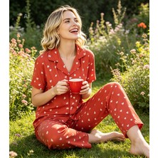 NiCe İç Giyim Kırmızı Renk Beyaz Kalp Desen Kısa Kol Gömlek Yaka Düğmeli Mevsimlik Ince Kumaş Kadın Pijama Takım