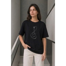 Tarz Yeri Kadın Minimal Gitar Baskılı Tişört T-Shirt Yazlık Kısa Kol Bisiklet Yaka T-Shirt - Siyah