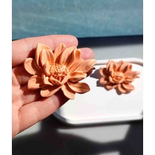 Myth Atelier Light Pink Glow El Yapımı Yavruağzı Lotus Çiçek Küpe - Özgün ve Şık