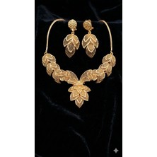 Constanza Exclusive Gold Leaf Kadın Kolye Küpe Set – Zarif Yaprak Desenli, Gösterişli, Şık Abiye & Özel Gün Takı Seti