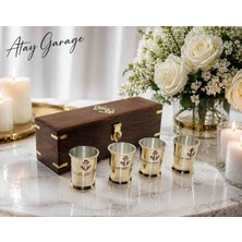 Atay Garage Ahşap Kutulu Pirinç Shot Bardak Seti – 4’lü Metal Kadeh – Denizci Çapa Desenli Premium Bardak Hediye Seti