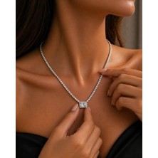 Motix Luxe Square – Kare Taş Detaylı Zarif Kolye