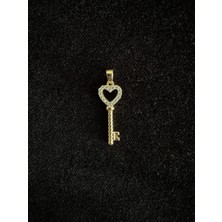 Sarezza Gold Altın Taşlı Kalp Anahtar Figür Kolye Ucu (14 Ayar)