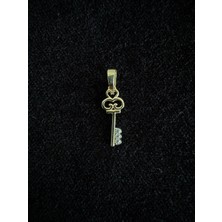 Sarezza Gold Altın Kalp Motifli Üç Taşlı Anahtar Figür Kolye Ucu (14 Ayar)
