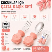 Jojobebek Pembe Renk Ayıcık Figürlü Premium Çocuk BPA Free Silikon Sap Paslanmaz Çelik Uçlu Çatal-Kaşık Set ve Saklama Kutusu 9+ Ay