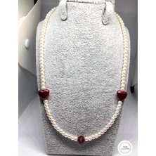 Bordo Gül ve Kalp Detaylı Romantik Inci Kolye
