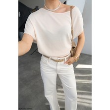 Benevento Clothing Ekru Kayık Yaka Detaylı Bluz